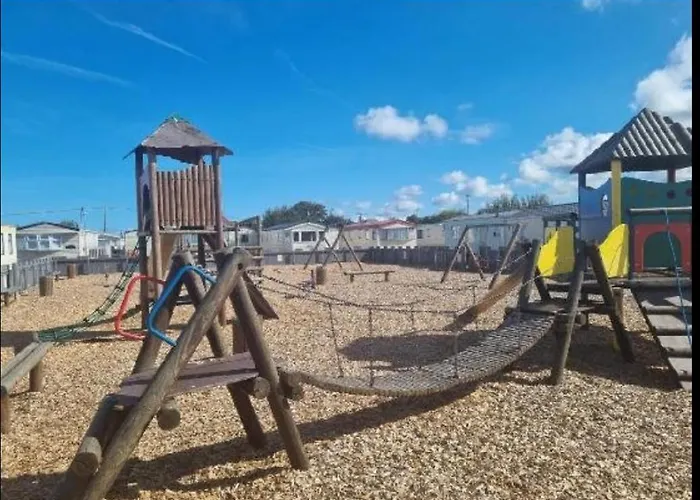 Caravan - 3 Bedrooms, Sleeps 8