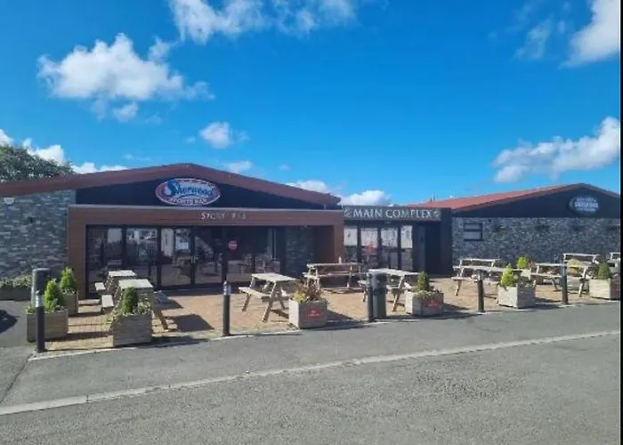 Caravan - 3 Bedrooms, Sleeps 8