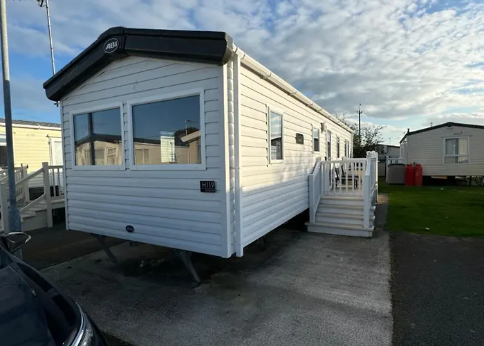 Caravan - 3 Bedrooms, Sleeps 8