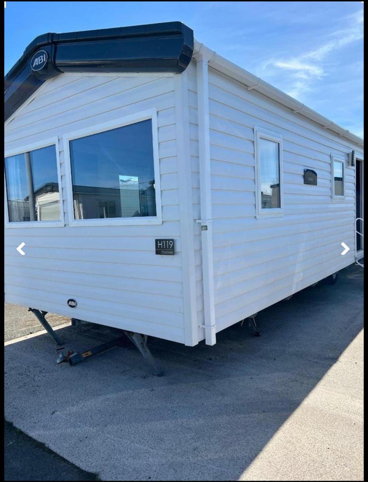 Caravan - 3 Bedrooms, Sleeps 8 Campsite Rhyl