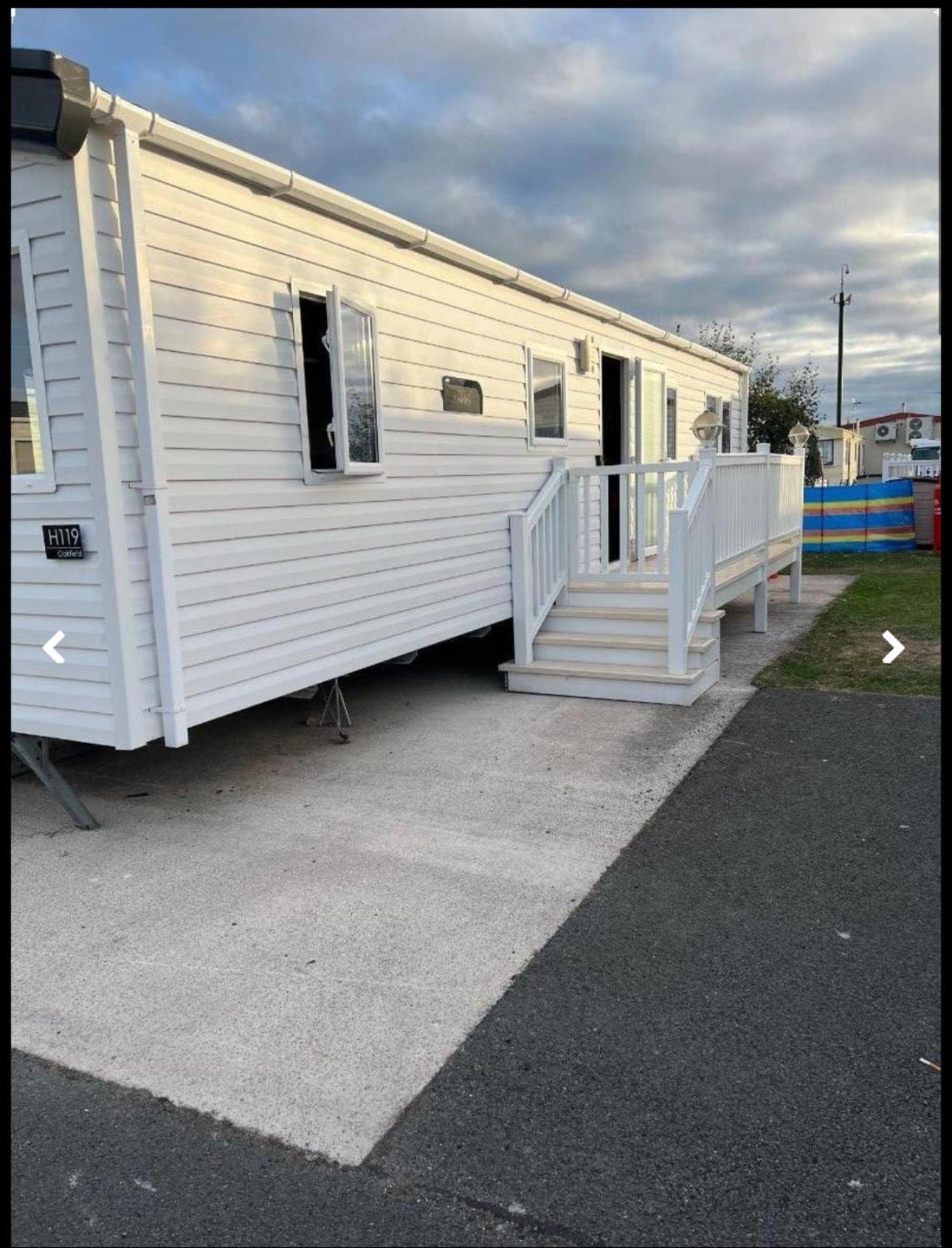 Caravan - 3 Bedrooms, Sleeps 8 *