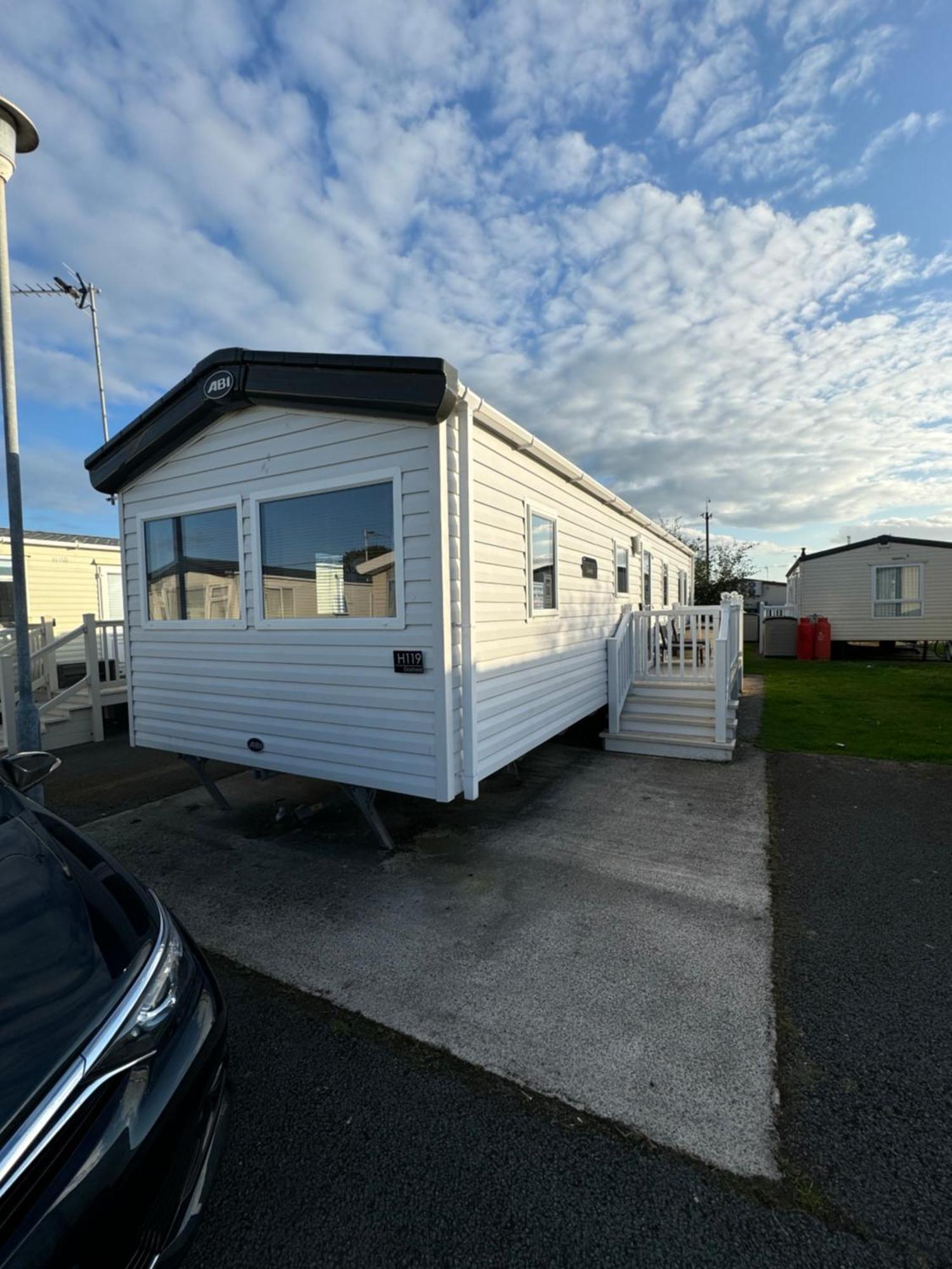 Caravan - 3 Bedrooms, Sleeps 8 Campsite *